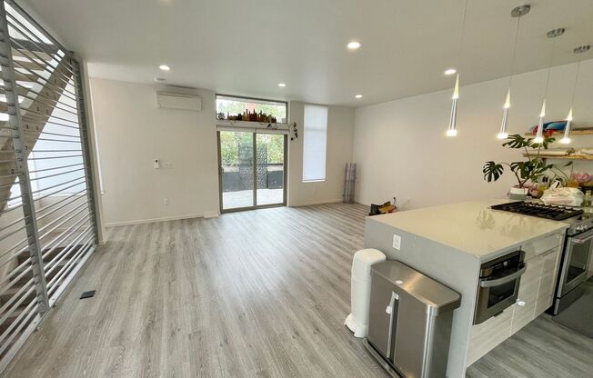 Sophisticated 3 Bedroom Townhome
