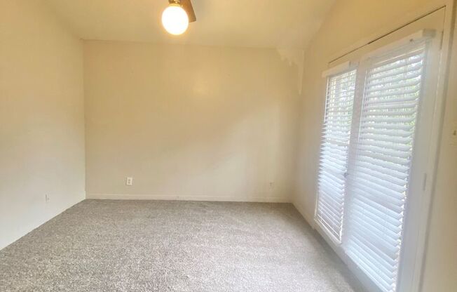 Somerset West Campus - 3BD/2BA - Reserved Parking - W/D - Shuttle Stop - $2200