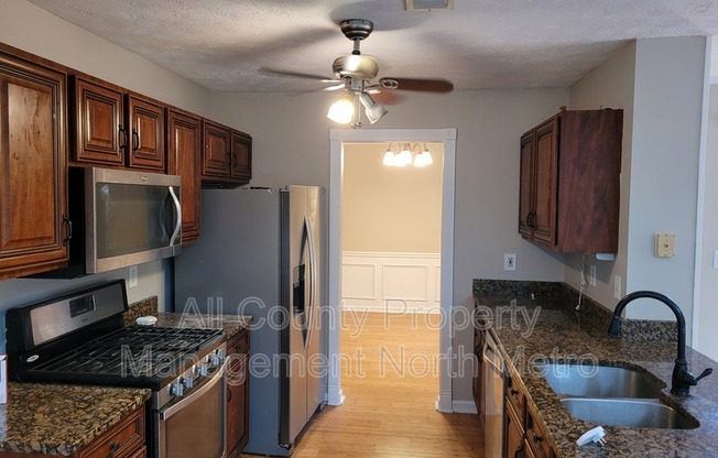 1115 CRABAPPLE LK CIR