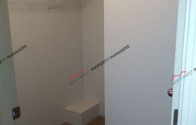 2 beds, 1 bath, 901 sqft, $1,450, Unit F-121