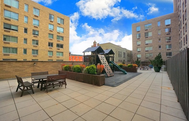 2 beds, 2 baths, $4,100, Unit 8J