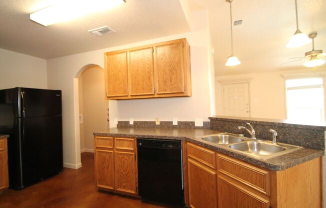 3 beds, 2 baths, $1,225, Unit Unit A