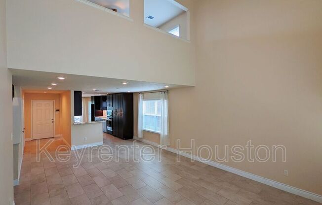 8815 LYNDONNILLE FLS LN