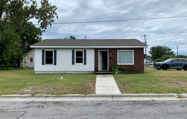 Spooky $aving on this 3 Bedrooms 2 blocks to water and Morehead City Waterfront