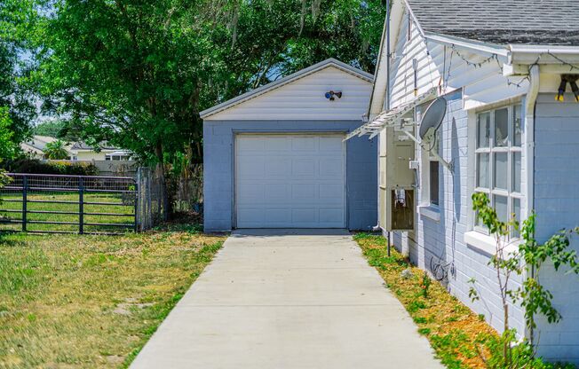 MOVE IN SPECIAL- Charming 2/1 Home w/ Partially Fenced Yard in St. Cloud