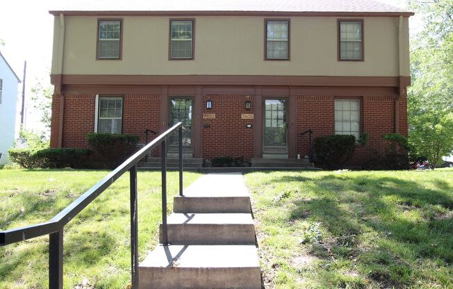 2 Bedroom 1 Bath Duplex In The Waldo Area