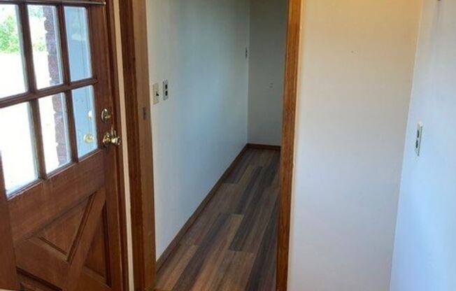 2 beds, 1 bath, $2,200