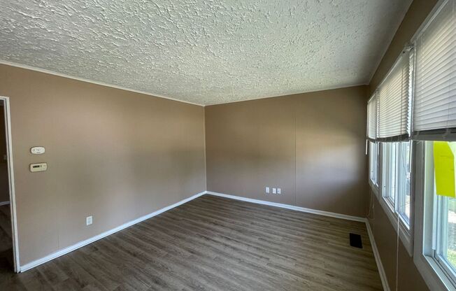 3 beds, 1 bath, $1,075