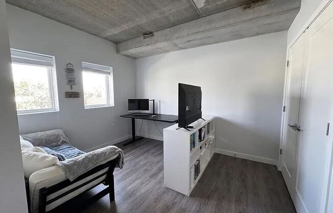 2 beds, 1 bath, 900 sqft, $2,500, Unit 6954-221