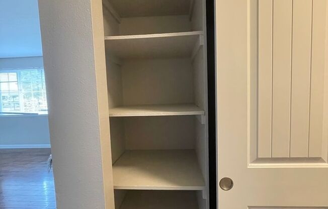 2 beds, 1 bath, 945 sqft, $1,575, Unit 054