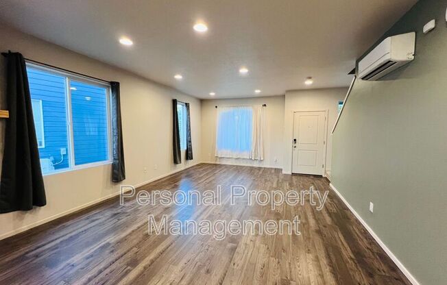2037 NE 4 SEASONS LN