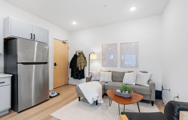 2 beds, 1 bath, 728 sqft, $1,635, Unit 406