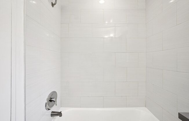 Studio, 1 bath, 350 sqft, $2,398, Unit 208