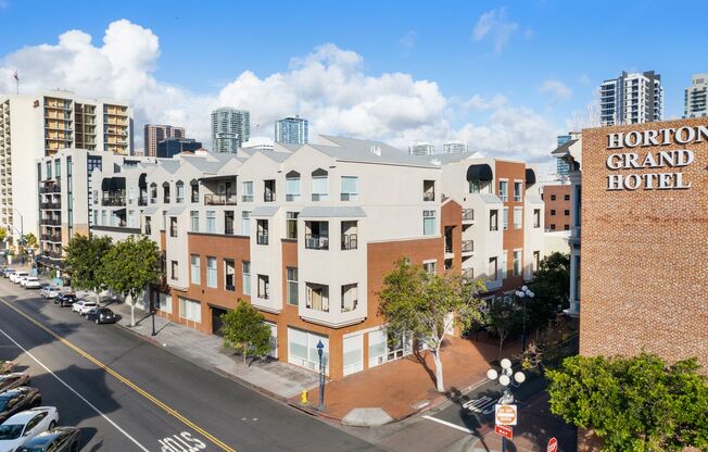 1 bed, 1 bath, 1,000 sqft, $2,450, Unit 431