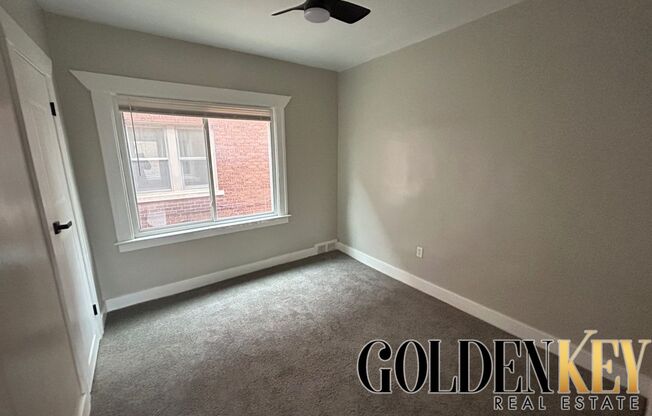 3 beds, 1 bath, $1,400, Unit 2958 Kendall St - Lower