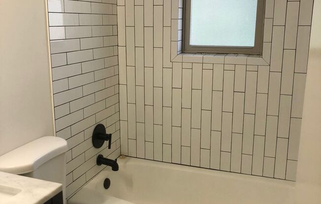 2 beds, 1 bath, 637 sqft, $1,750, Unit 212-E04
