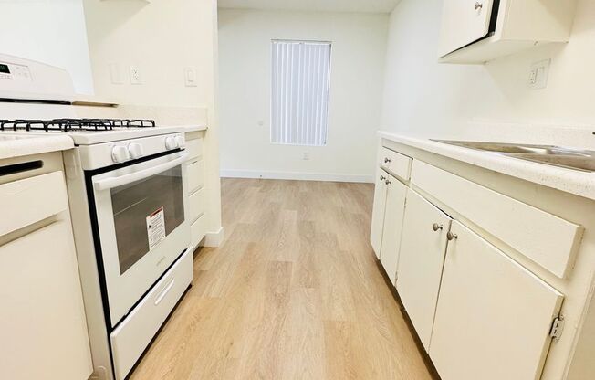 1 bed, 1 bath, 700 sqft, $1,875, Unit 33