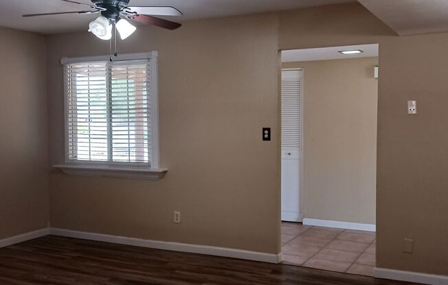Beautifully Crafted 3 Bed 2 Bath Home in Tempe *NO Carpet**