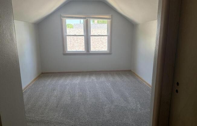 3823 N 82 ST