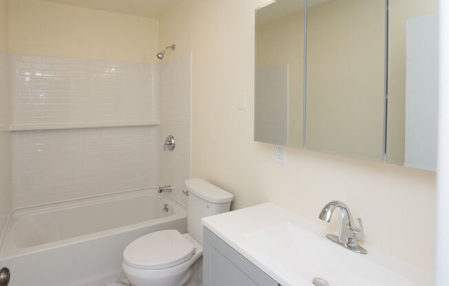 2 beds, 1 bath, 1,036 sqft, $1,975, Unit 502M