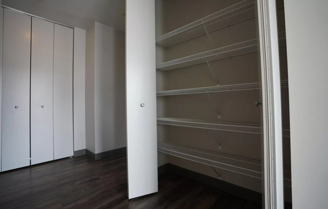 3 beds, 2 baths, 1,292 sqft, $2,700, Unit 902