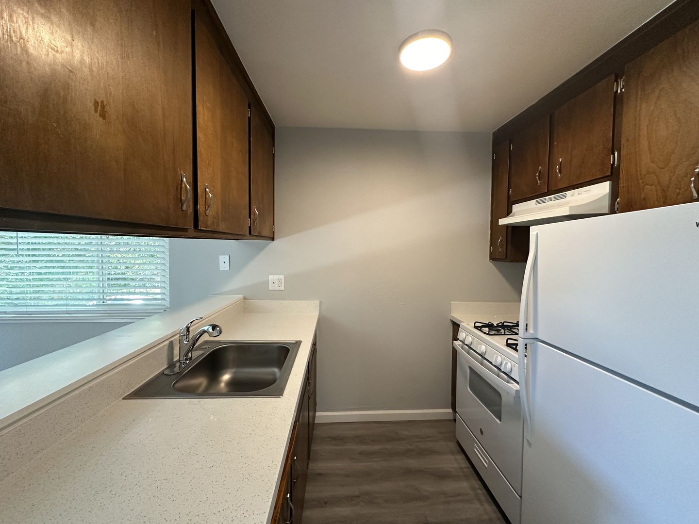 330 W Acacia Street