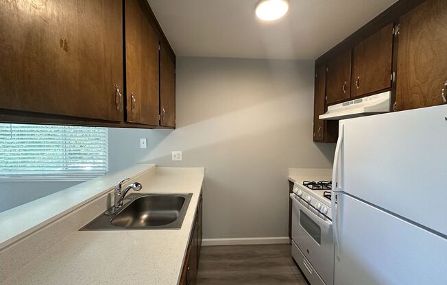 330 W Acacia Street