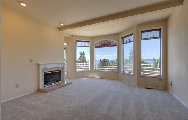 4+ Bedroom with Great Entertaining Wrap Around Decks with VIEW of PUGET SOUND!!