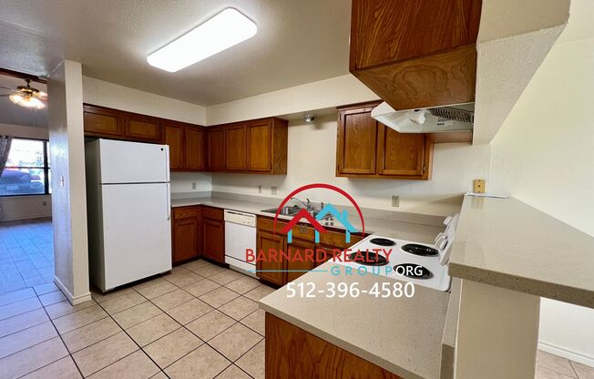 Available June 10: 3 Bed 2 Bath Duplex with Fenced in Yard on Bus Route