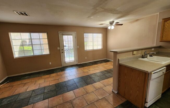 Beautiful 3 Bedroom & 2 1/2 Bath Condo.