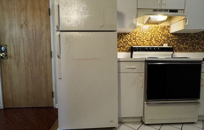 Studio, 1 bath, 650 sqft, $1,050, Unit 303