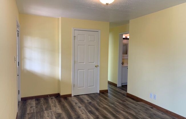 3 bed 2 bath home! Easy freeway Access! Great Location!