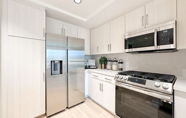 2 beds, 2 baths, 826 sqft, $4,000, Unit Unit 318