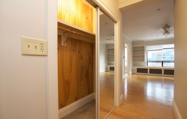 1 bed, 2 baths, 692 sqft, $2,150, Unit 1011
