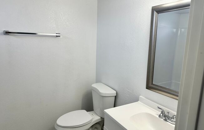 2 beds, 1.5 baths, 968 sqft, $1,595, Unit Unit 4