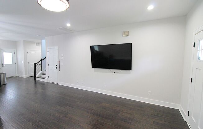 Modern 3-Bedroom Home with Fenced Yard & Upgrades – Available August 1st!