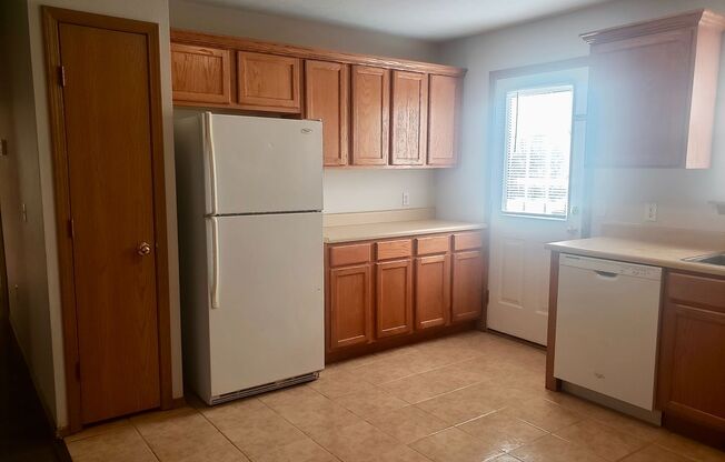 3 beds, 2 baths, $1,395