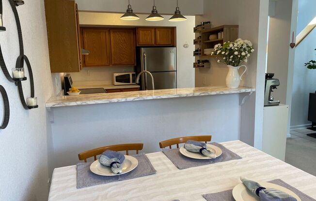 Charming 3b/2.5b Townhome In Louisville