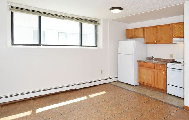 1 bed, 1 bath, 420 sqft, $950, Unit 1 - B4