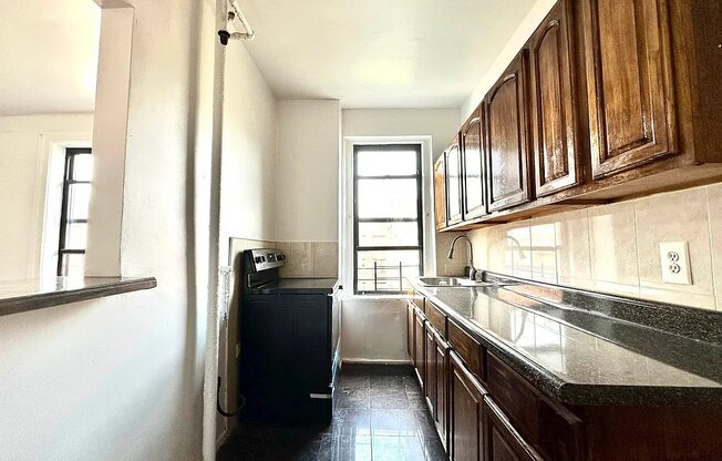 2 beds, 1 bath, $2,250, Unit 43