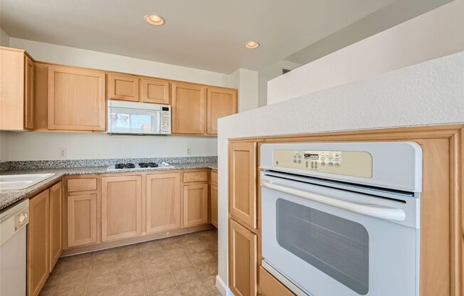 2 Bedroom Mid-Rise Condo at PARK AVENUE!