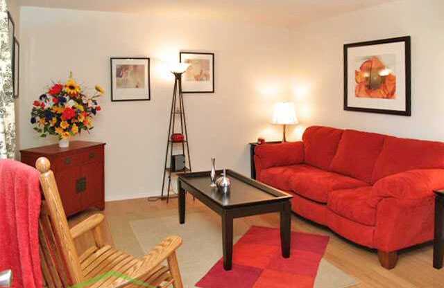 2 beds, 1.5 baths, 925 sqft, $725, Unit 2024