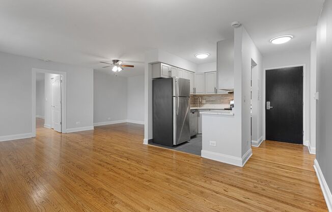 2 beds, 1.5 baths, 819 sqft, $2,260, Unit 305