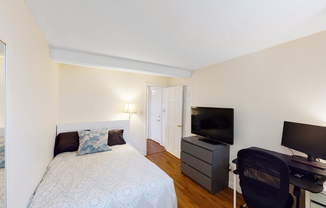 2 beds, 1 bath, 815 sqft, $3,495, Unit 32