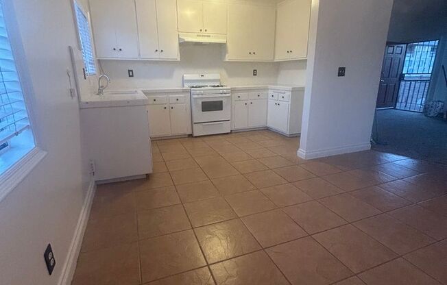 2 beds, 1 bath, $2,250