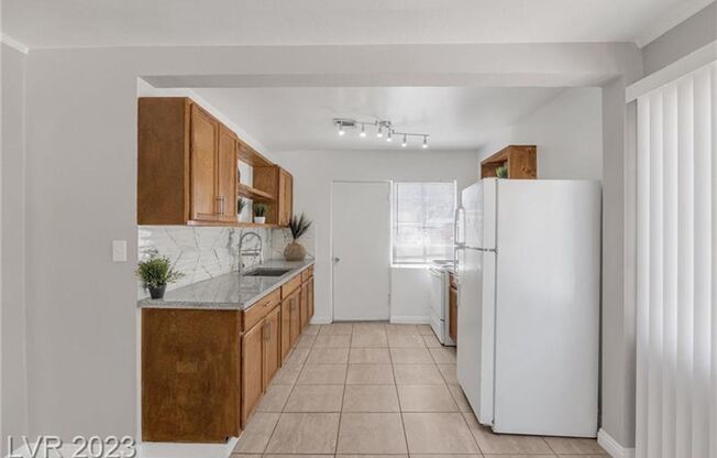 1 bed, 1 bath, $1,100, Unit # #B