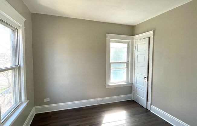 2 beds, 1 bath, 960 sqft, $1,000, Unit 1715 Corning Ave.