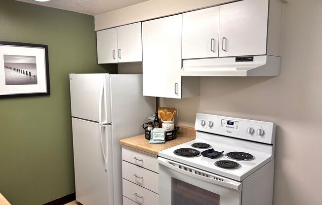 2 beds, 1 bath, 800 sqft, $1,699, Unit 8007