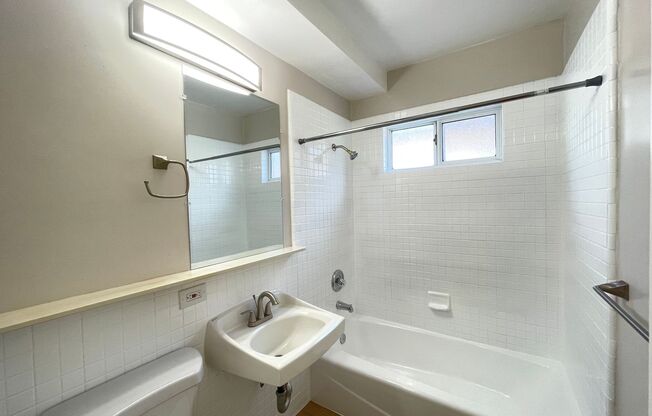 2 beds, 1 bath, 700 sqft, $2,350, Unit #549