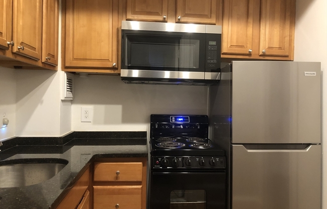 Studio, 1 bath, 290 sqft, $2,500, Unit 11D